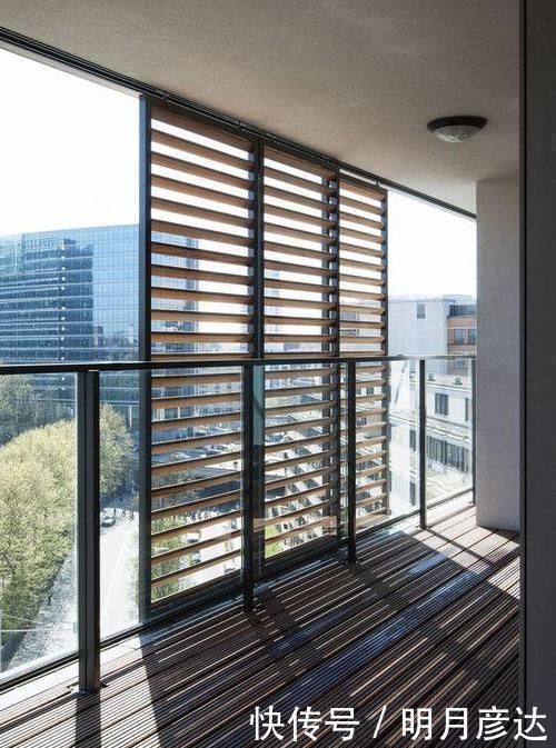 百叶帘|以后阳台我也不封,这样幕布搭木架上遮阳,跟豪宅小露台一样惬意