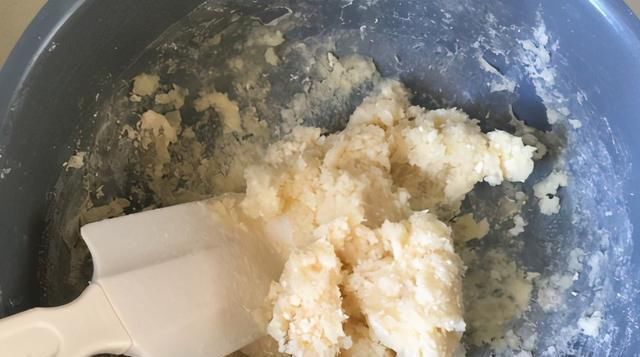 面粉|油炸店老板教我炸油糕，用上3个窍门，软甜不爆裂，有面粉就能做