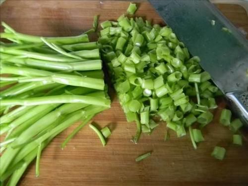 钙质|冬天,多给孩子吃这菜,每天炒一盘,解油腻,补钙质,孩子长个头