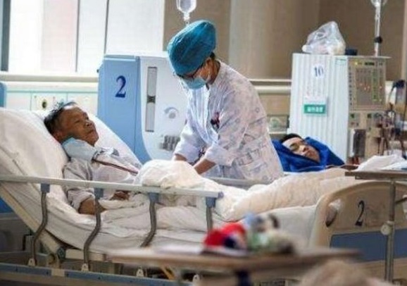 医生|如果亲人得了绝症,到底治还是不治一名当医生的儿子这样选择!