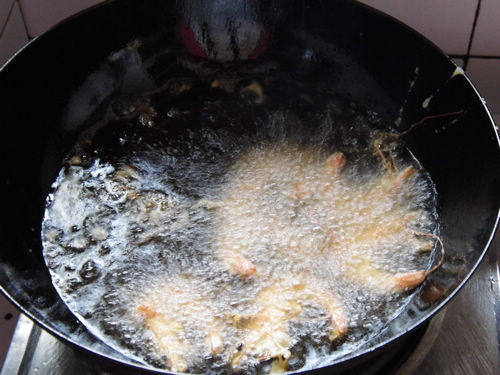 制作|教你在家做椒盐香酥虾,外酥内嫩,吃起来特别酥脆,上桌一扫光