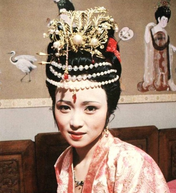 贾珍府!三刷《红楼梦》,秦可卿的那句“治得病治不得命”,真让人心酸