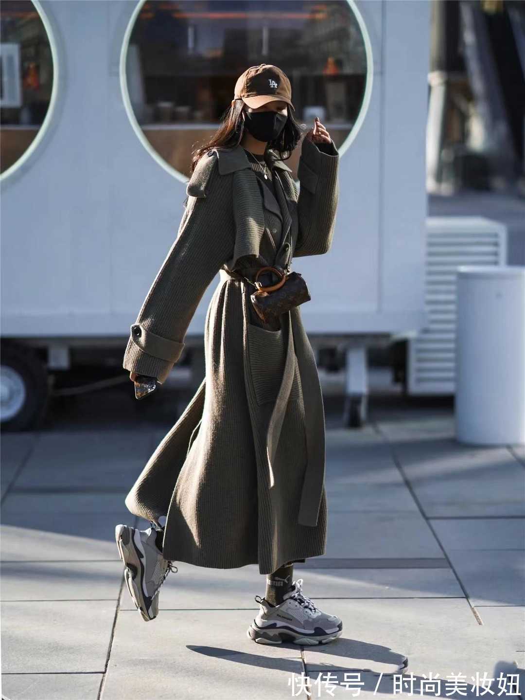 羽绒服 “长外套”到底怎么穿才高级?原来时髦精都这么穿,又飒又美