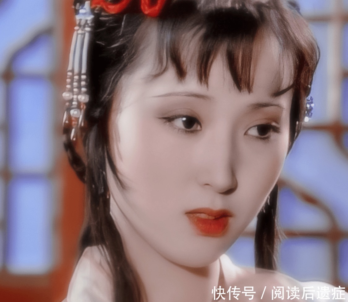 贾府$袭人送茶,宝钗为何将喝剩下的那半杯,递给黛玉?