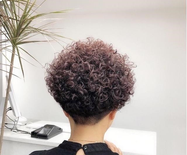 利落 女人过了40岁发型这样剪,时尚利落又洋气,显小10岁都不止