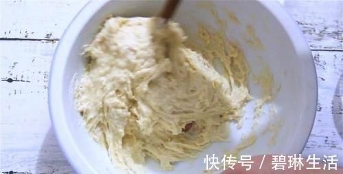 烤盘|懒人面包做法，不用揉面，更不用揉出膜，面包一样柔软拉丝