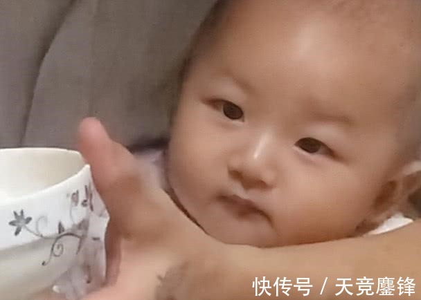 坑娃|“坑娃奶爸”带娃吃火锅走红,萌娃“吧唧吧唧嘴”的样子萌化了