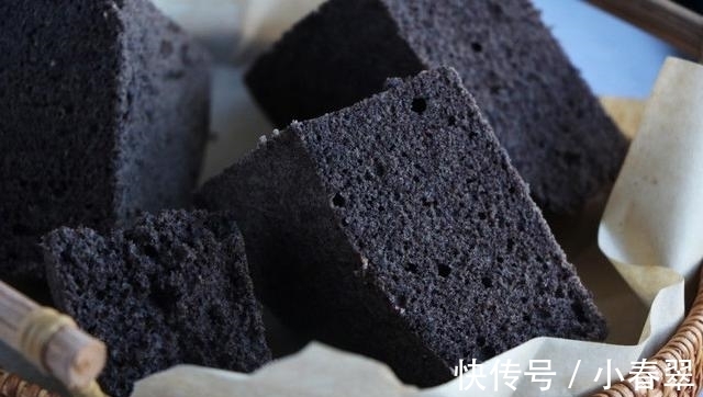 牛奶|黑米发糕做法,鸡蛋加牛奶上锅蒸一蒸,软糯香甜营养满满