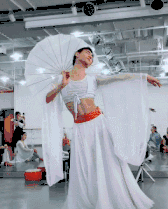  好当|搞笑GIF：白娘子不是那么好当的