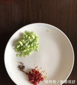 家常鸡蛋菜谱,粉条炒鸡蛋,简单美味营养,吃不够,超下饭