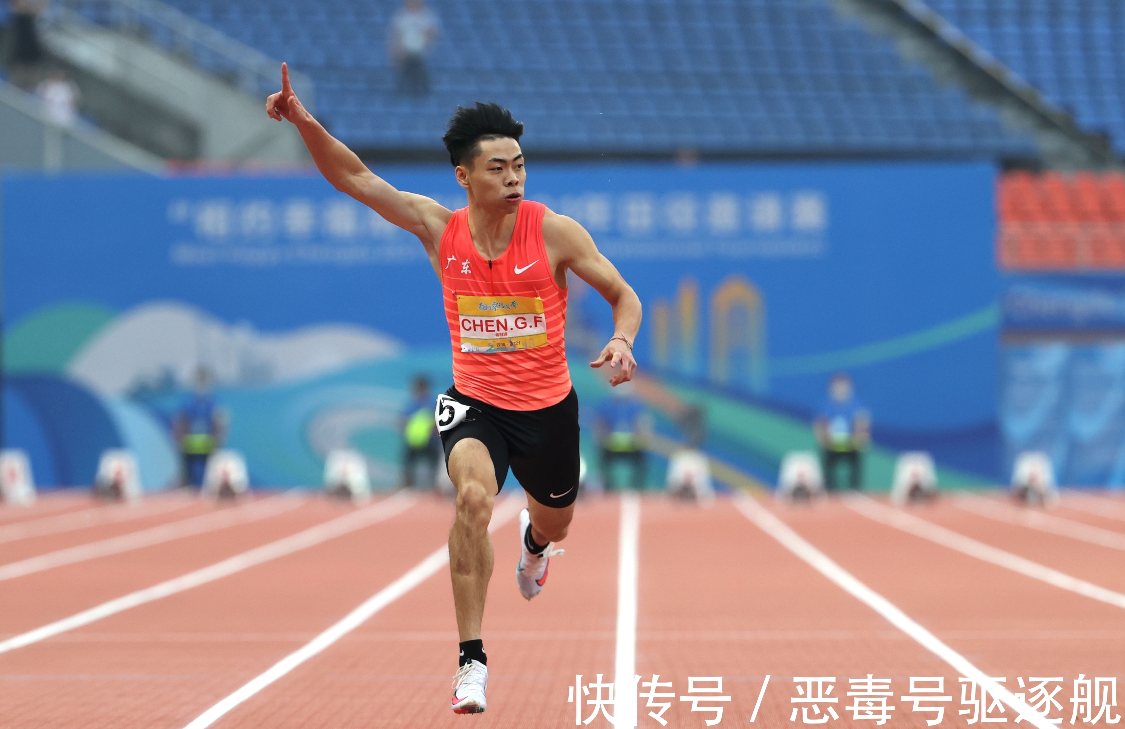 出世!身高1米80 百米10秒06超同龄苏炳添