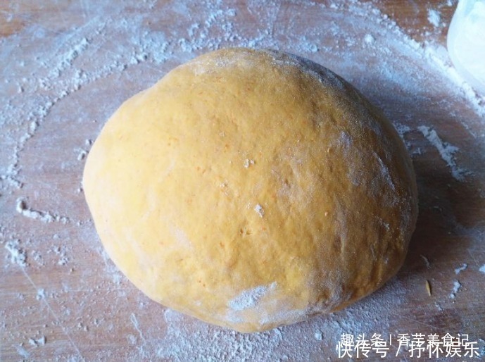 香甜|发面南瓜饼的做法,暄软香甜,当早餐很不错,比面包还好吃