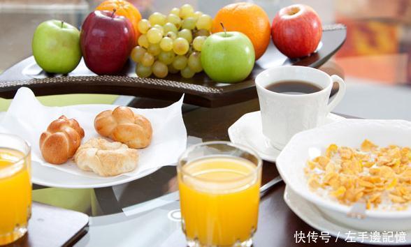 胃肠|3种垃圾早餐,最伤胃肠,消化科医生一口也不碰,你却每天吃