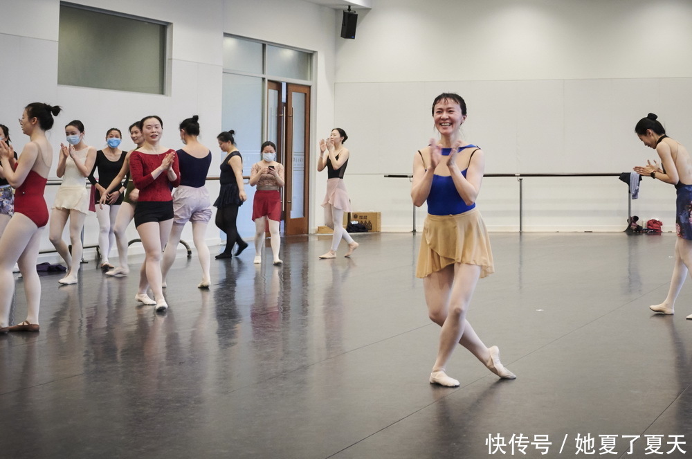 城事普及美育,上芭举行牛年首场芭蕾大师公开课