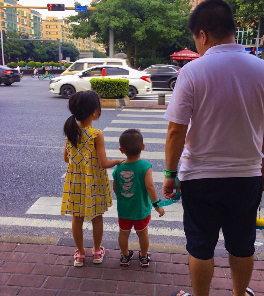 特殊待遇|“超萌辈分差”火了,舅舅遭受“特殊待遇”,外甥:毕竟是晚辈