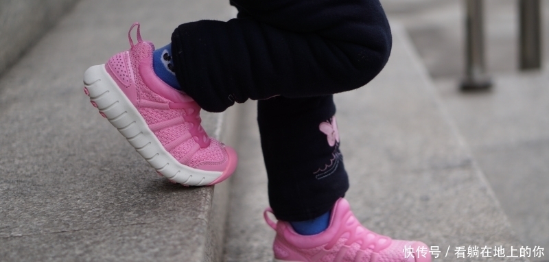 孩子穿鞋不合适导致受伤,选鞋子的几个误区,看你入了没有