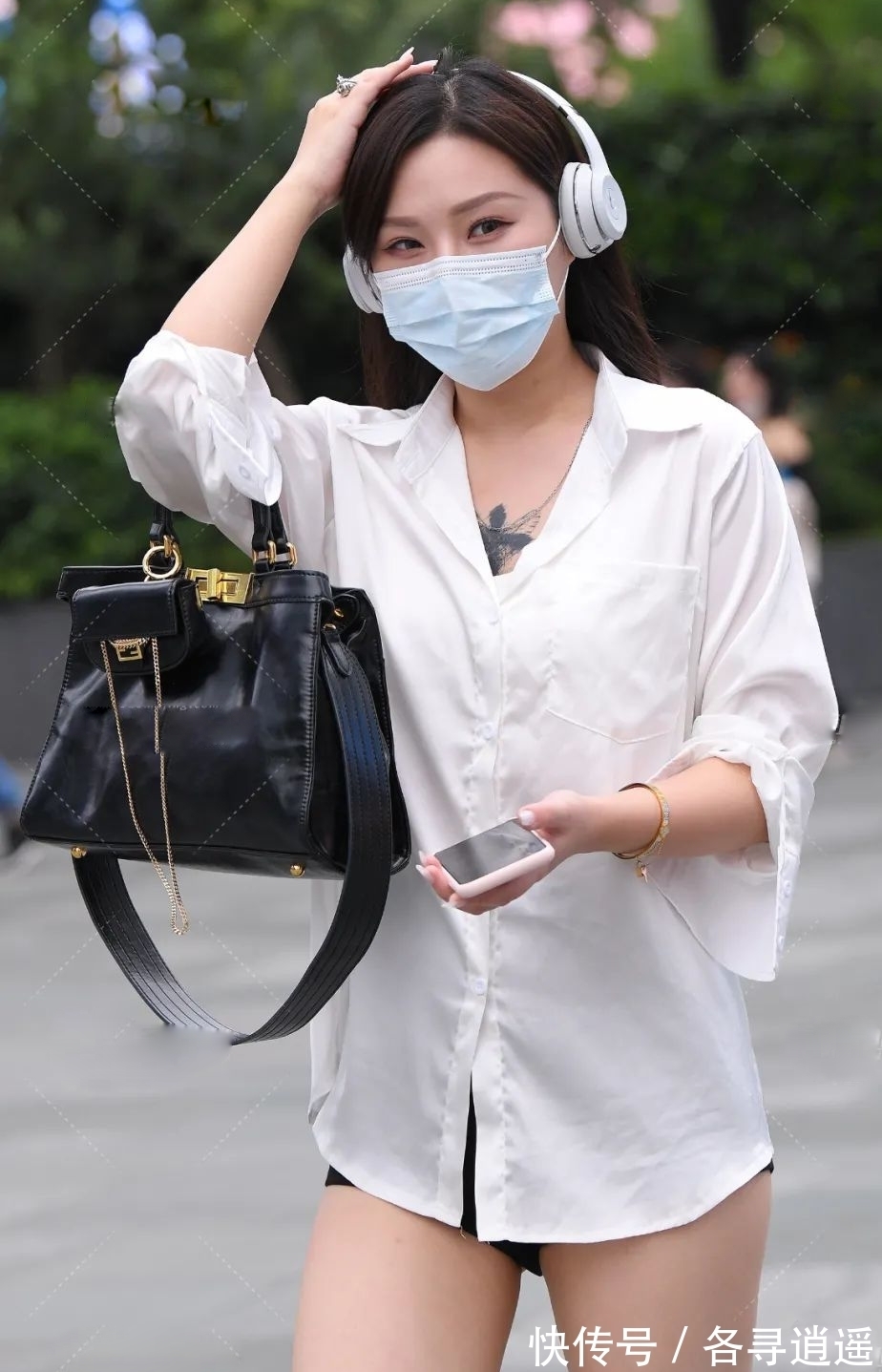 长衫 白色长衫搭配黑色短裤的下半身消失穿搭真流行!