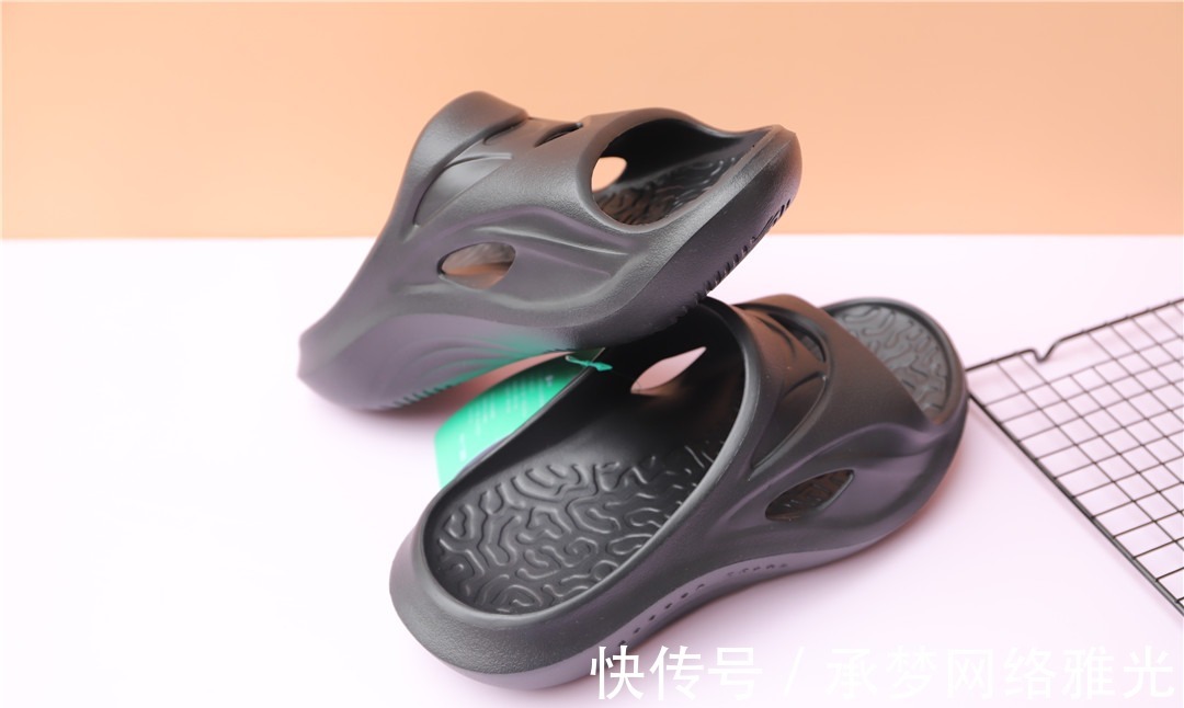 鞋底|咕咚运动舒缓拖鞋，真正的踩屎感，极致舒缓双脚