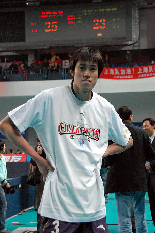 沈琼|男排汤淼获“慰问金”!瘫痪15年发福脸色苍白,妻子母亲都已改嫁