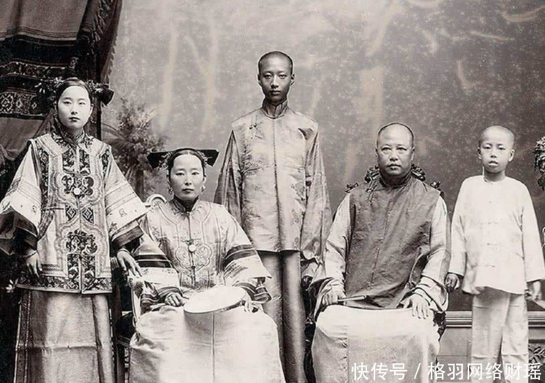 女子|晚清百姓生活老照片:李鸿章的全家福,美丽端庄的旗人女子!