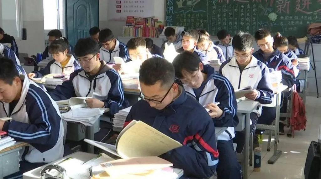 新书|育才中学这位老师的心愿成真了！她的学生们获赠大量图书！