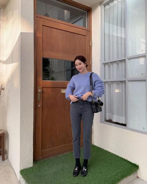 奶奶裤+毛衣+卫衣的穿衣搭配=春季搭配王炸组合！