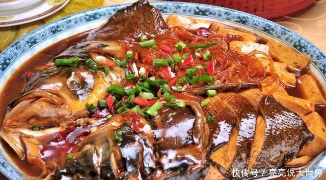 给鱼去腥,用料酒还是用醋都错了,只需一勺它,鲜嫩入味还不腥