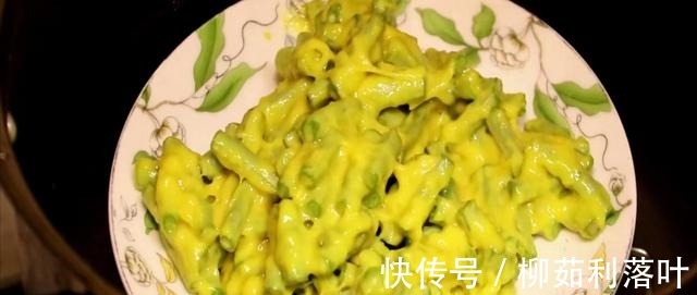 调味料|豇豆里打入1个鸡蛋，简单一做，开胃又下饭，比吃肉还香！