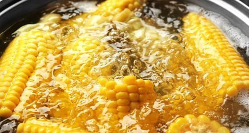 煮玉米,应该凉水下锅还是开水下锅教你正确煮法,个个香甜好吃