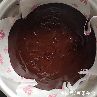 不需要烤箱的冰山熔岩巧克力