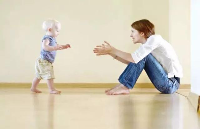 姐姐|姐姐拆解动作教3个月弟弟翻身,别小瞧这动作,暗含宝宝发育规律