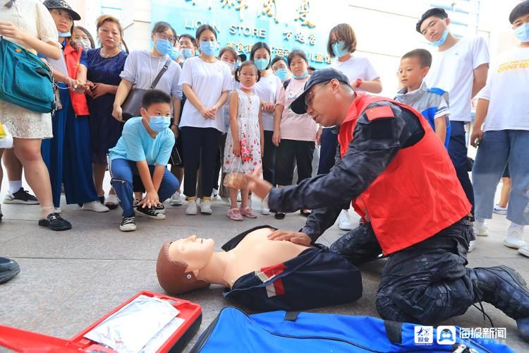 青岛星火亦燃志愿者服务队|CPR心肺复苏、AED除颤仪使用 青岛这场急救公益路演值得一看