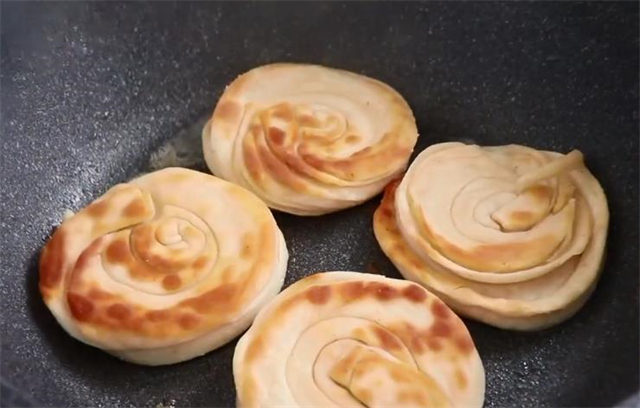 想吃金丝饼不用排队买了,教你个简单实用的方法,在家就能做