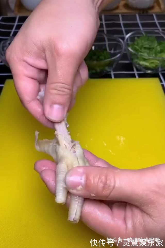 泡椒凤爪|味美自家做,泡椒柠檬凤爪酸辣爽口,清爽开胃,瞬间让人胃口大开