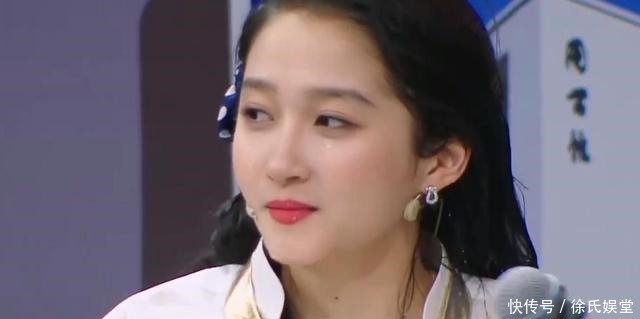 杨澜 30秒的专业稿一字不错!关晓彤在“王牌”展露播音功底,杨澜称赞