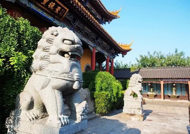 唯一|史上唯一和孔子齐名,去世后能让孔子亲笔题写碑文的人,到底是谁