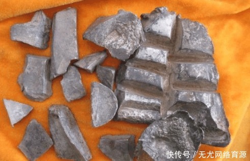 古时候吃饭, 扔一块碎银子就行, 为何小二