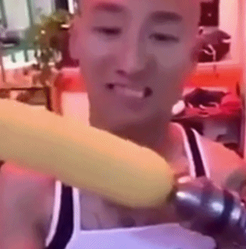 |搞笑GIF:这是谁家的闺女