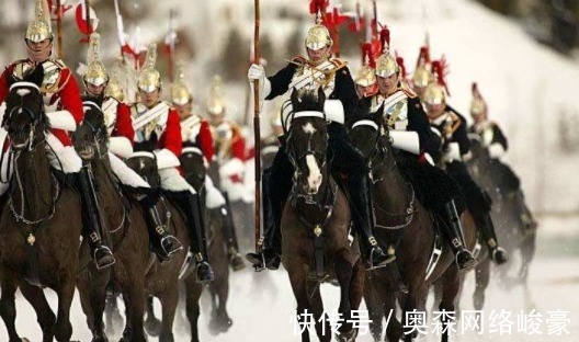 高筒靴|高跟鞋、丝袜、卫生巾, 这些你都不知道是为谁造的