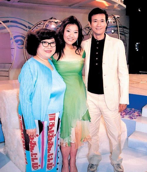 郑少秋女儿患病独自住院,曾满脸痛苦令人担忧,如今晒视频状态好