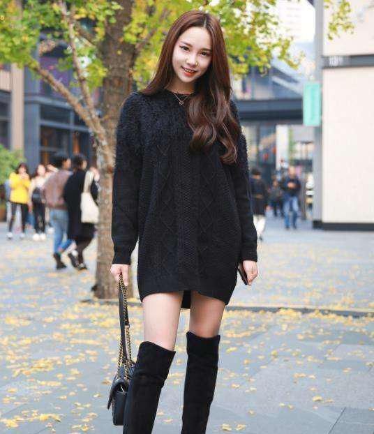  牛仔外套|街拍：吊带衣裙，彰显出女人独特的娇艳美