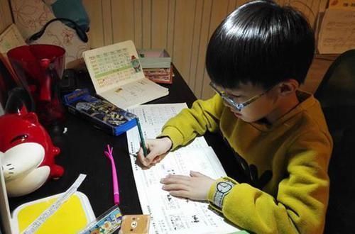 粗心|家长有这四种行为，会让孩子成绩越来越差，别再做了