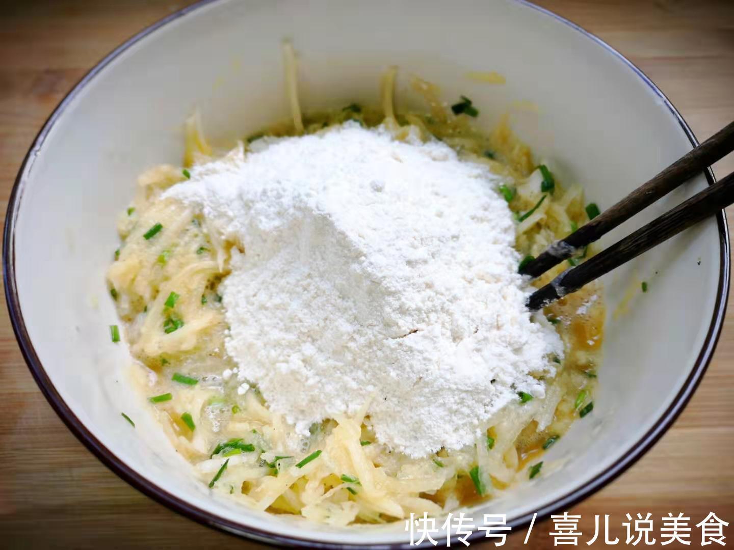 早餐饼|维生素是梨的8倍,养胃润肺助消化,做成小饼特别香,总也吃不够