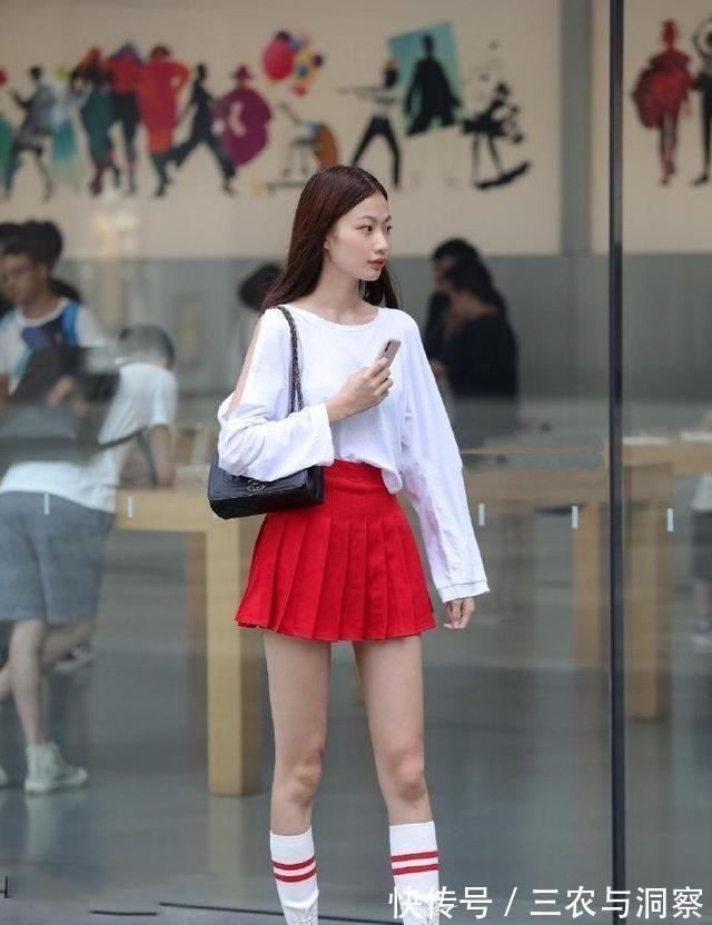 穿搭","m":"9495fb3244cbf36c441606fb9633712161290f46","nlabel":"stat_2890924627:zm.news.so.com:5paw5paw5L+K6b6Z,pageType_zmt,glevel_3","ntag":"tfashion;sfashion_时尚;kfashion_1:穿搭;kfashion_1:打底裤;cfashion_P:时尚:针织毛