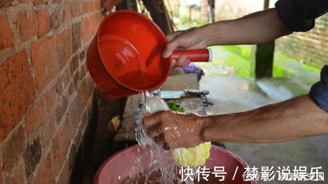 冰瓶|市场卖的“甲醛白菜”如何分辨?老菜农:学会这3招,一看便知道