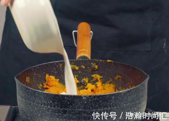 刀切馒头|脆皮馒头搭配南瓜牛奶羹,好吃的营养早餐,甜香味美,孩子特爱吃