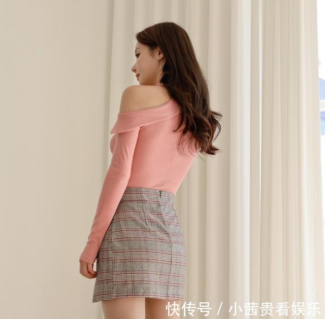 杏花挂脖斜肩雪纺衫搭配双层格子包臀裙,展现孙允珠高贵时尚