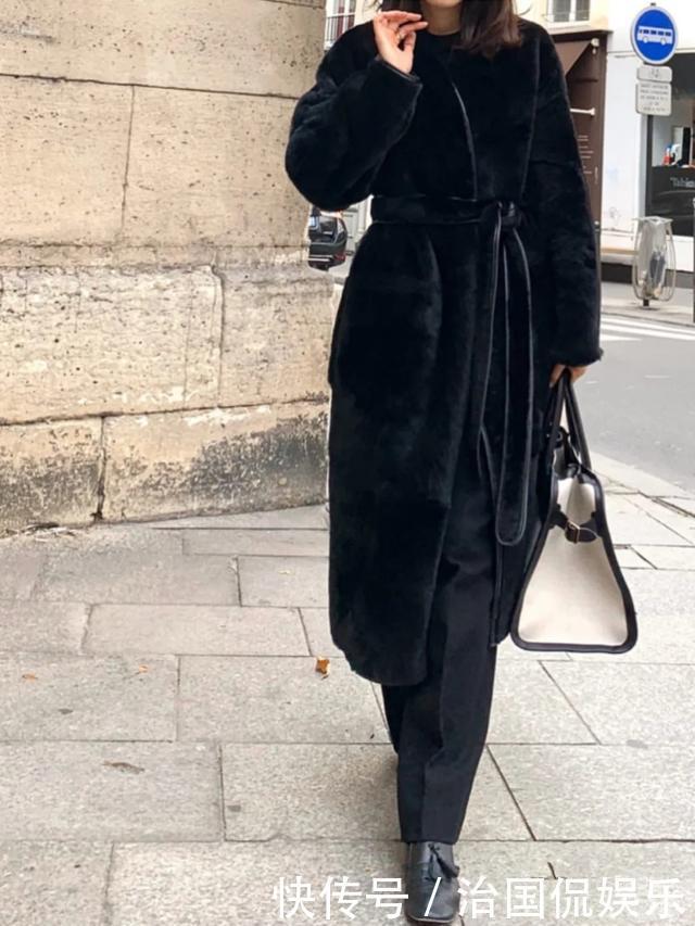 初冬穿大衣别“用力过猛”,你需要简约、高级与优雅,美出新高度