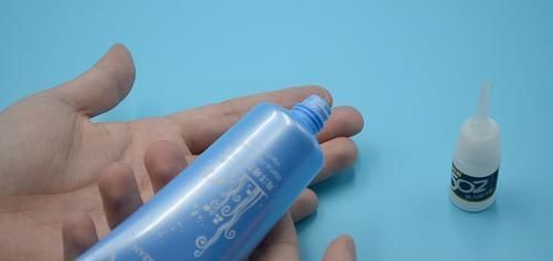 诀窍|手指被502胶水粘住怎么办?学会这诀窍,胶水立马融化,太实用了