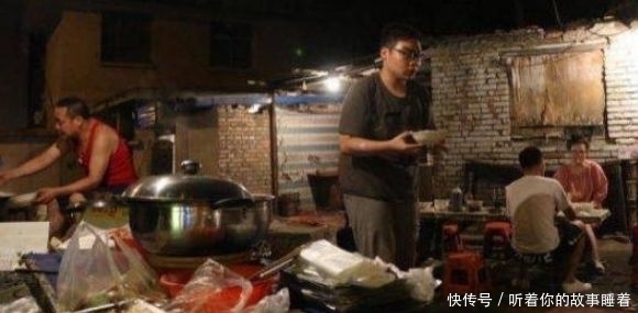 太火了!火车站旁边卖方便面,年入百万,吃的人络绎不绝!